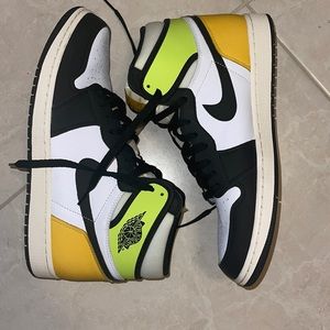 Jordan 1 Retro High OG ‘Volt Gold’